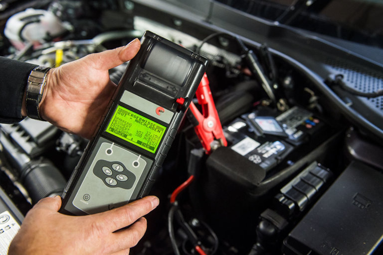 KFZ-Batterietester