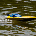 Ferngesteuerte Boote